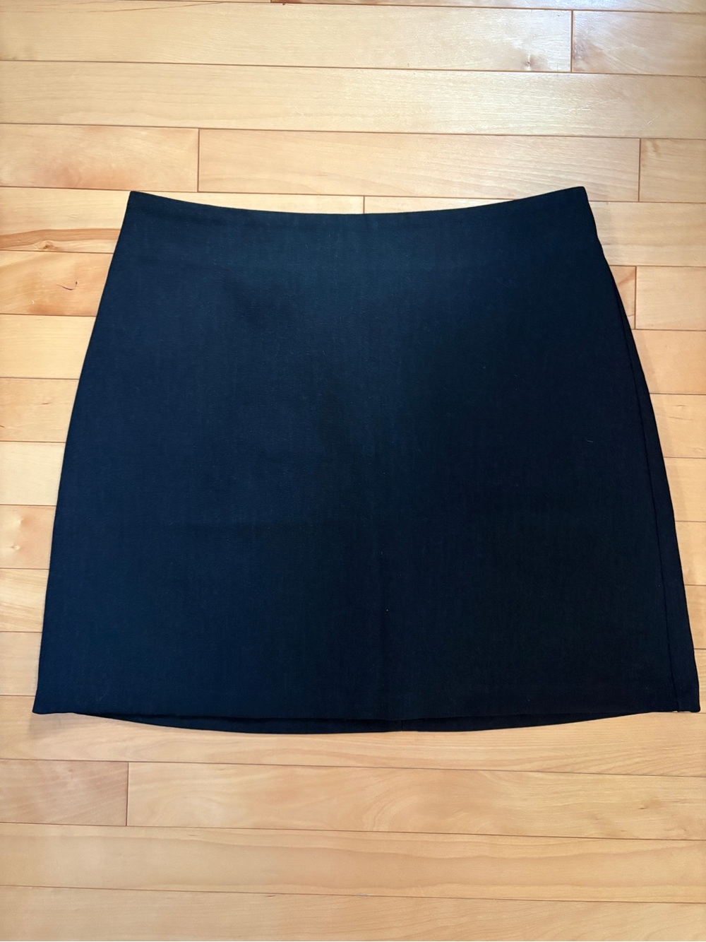 Aritzia (Wilfred) Black High Waist Mini Skirt - Size 6 - Never Worn